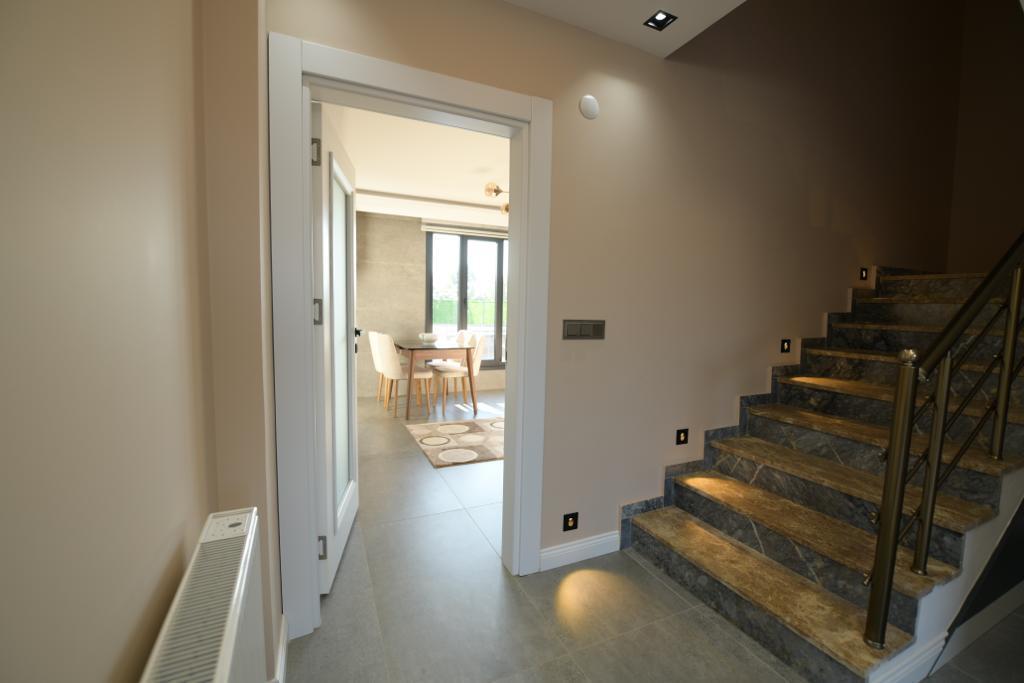 ARAKLI HÜRRİYET MAHALLESİNDE HAVUZLU LÜKS SATILIK VİLLALAR